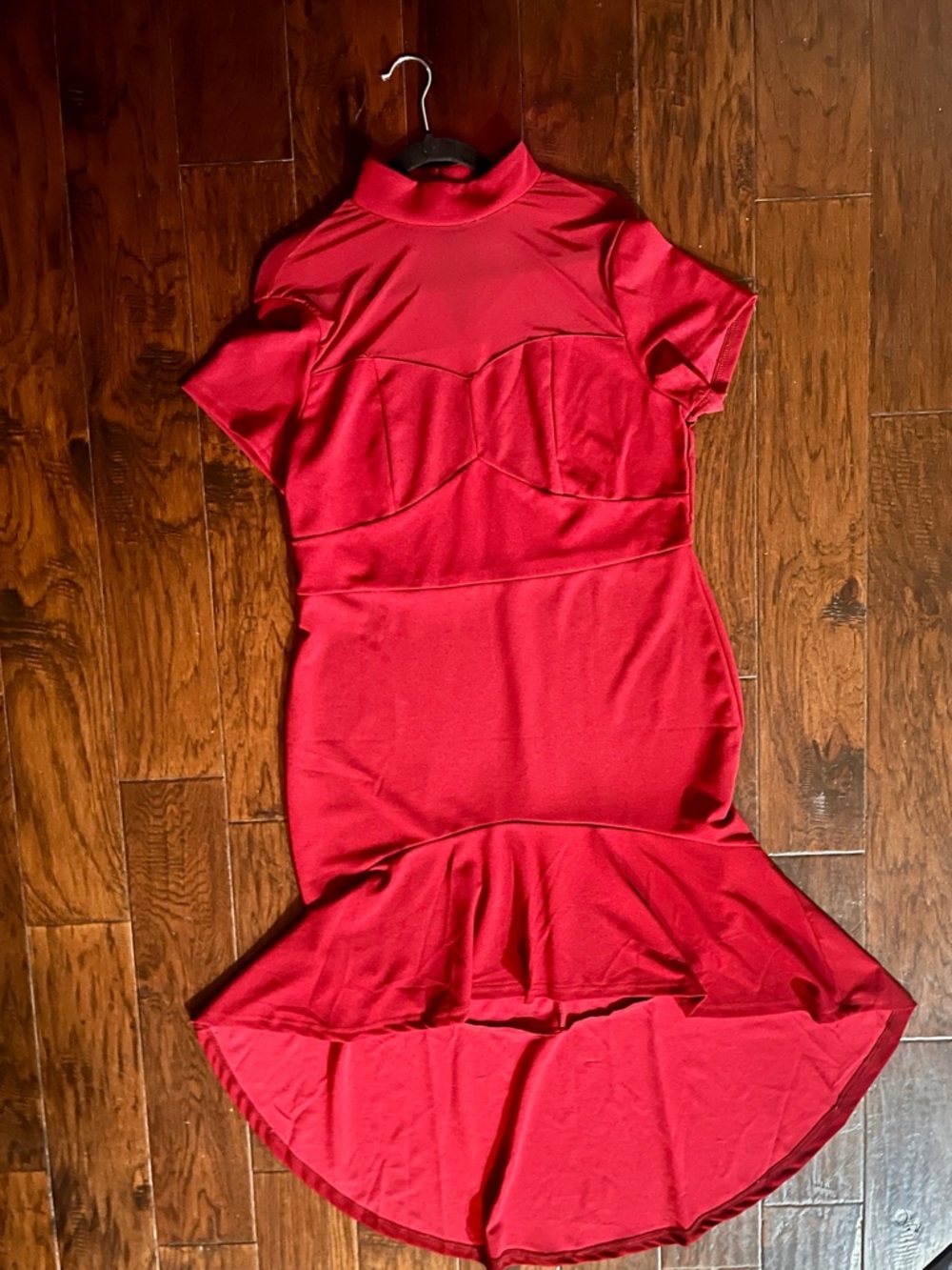 Red Short-Sleeve Mermaid Dress with High Neck (fitted)
